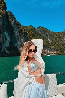 Russian escort Aisha 447833793043